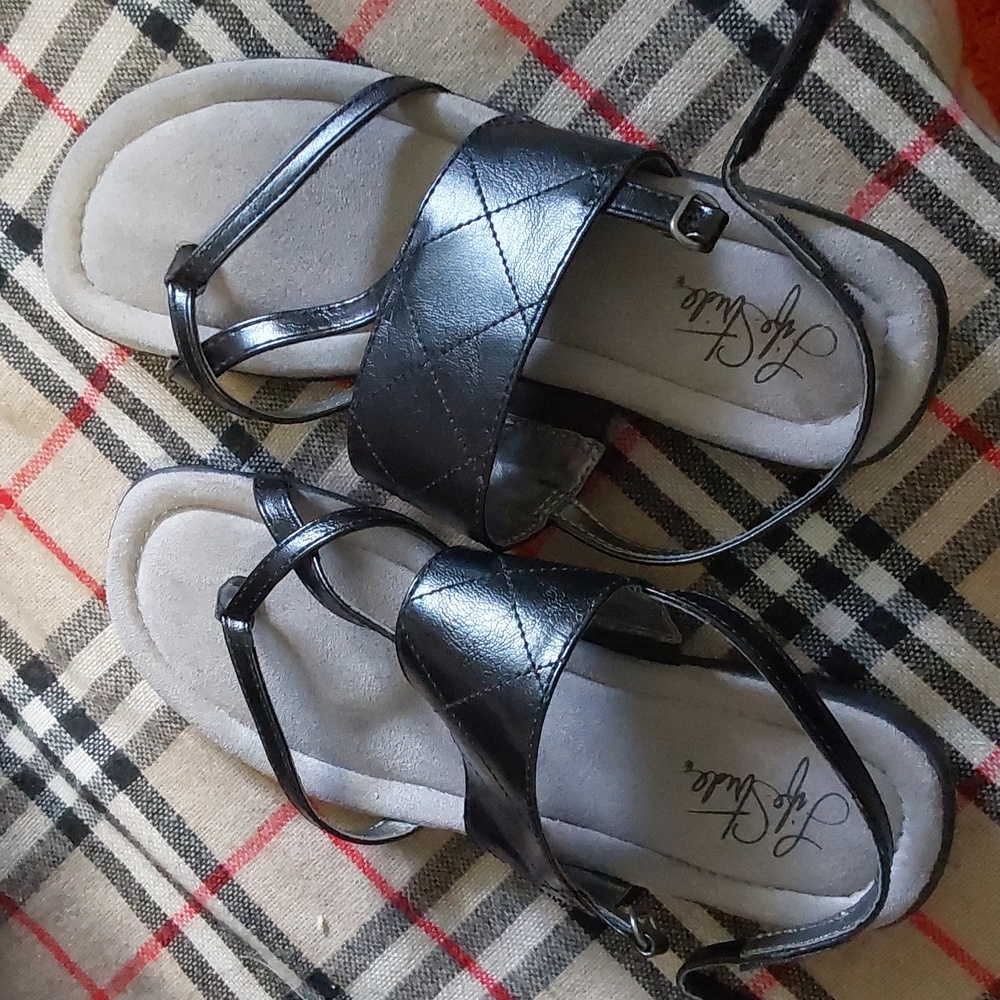 Life Stride black sandles 7.5M